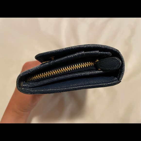 Prada large Saffiano Leather Wallet in blue - Picture 4 of 7